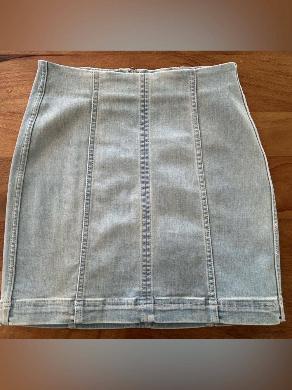 Free People Light Wash Denim Mini Skirt w/ Stretch - Womens Size 2